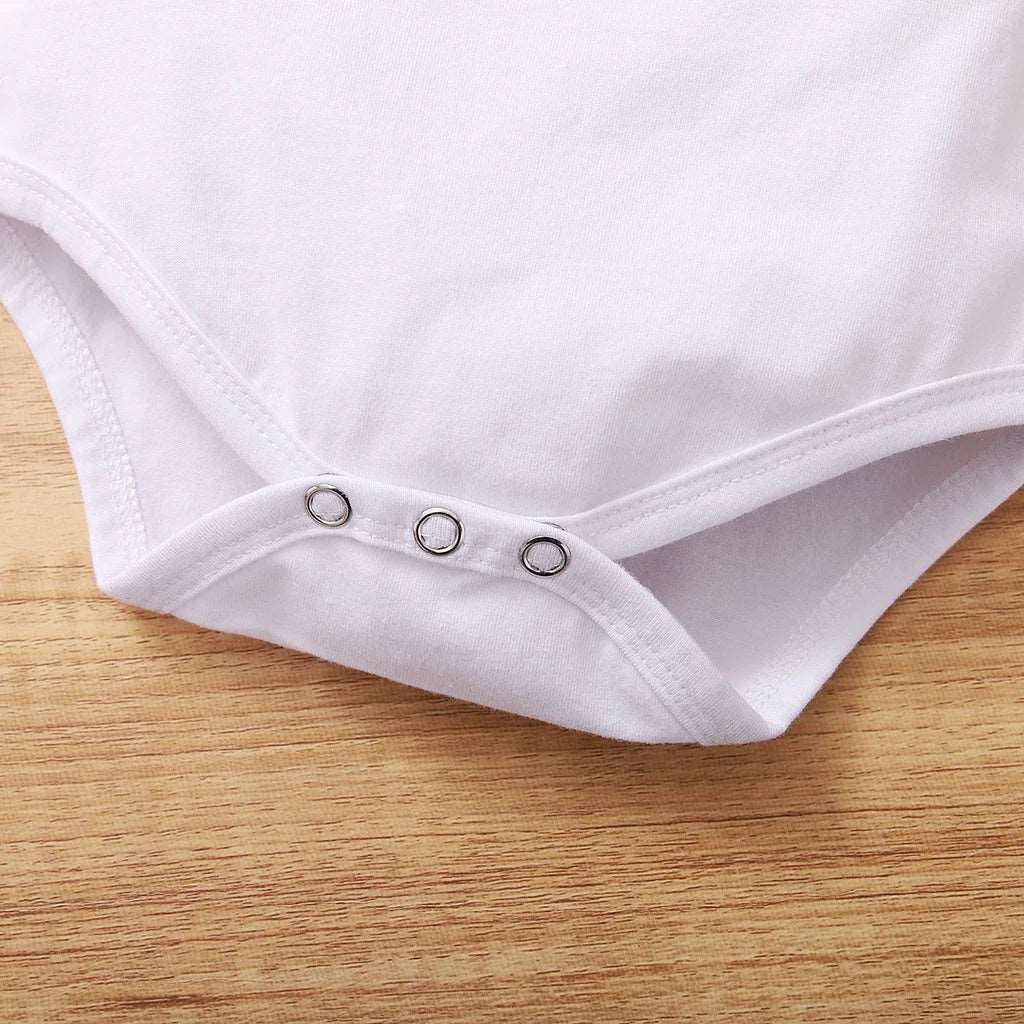 Adorable Polka Dot Bodysuit Set for Newborns: Comfort & Style